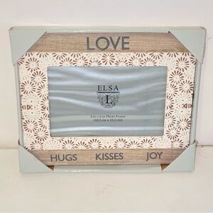 Elsa L Wood Grain & Floral 4x6 Photo Love Hugs Kisses & Joy Picture Frame